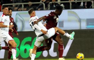 Il Cagliari si sveglia tardi e spreca: il Torino si impone per 2-1