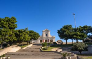 Funerali Gigi Riva, due maxischermi per salutare il Mito rossoblù