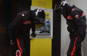 Compra online cappelliera per auto, ma è una truffa: due denunce