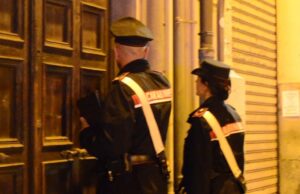 In casa un chilo di marijuana e proiettili: due arresti a Uta