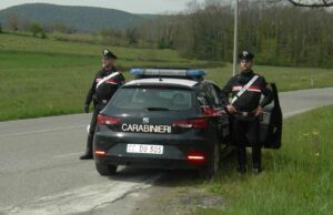 Gesturi, butta rifiuti in campagna ma dentro le buste ci sono i suoi dati: denunciato