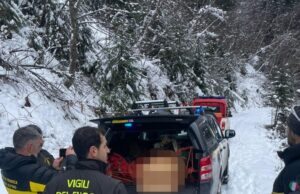 Carro funebre bloccato nella neve: disavventura per un 37enne sardo
