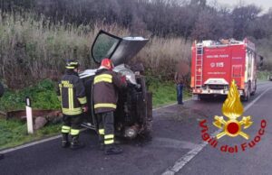 Cuglieri, grosso spavento sulla 292: auto ribaltata su un fianco