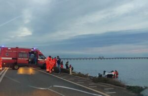 Capoterra, incidente fatale: auto si ribalta e finisce in mare