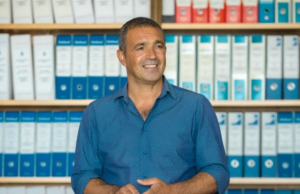 Golfo Aranci, anziano pestato in casa | Il sindaco: “Sono indignato”