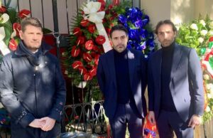 Anche il Torino rende omaggio a Gigi Riva: rose rosse per il Mito rossoblù