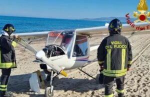 Sorso, paura per un ultraleggero: atterraggio rischioso in spiaggia