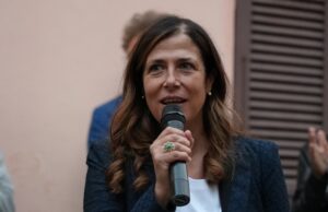 Todde: “Se vinco, mi tingo ciocca di capelli con colori della mia terra”