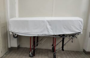 Cagliari, salme trasportate su barelle non idonee: denuncia della Fials