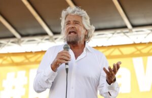 Grillo, vacanze in Sardegna e niente voto ai 5 Stelle | Avanza il processo al figlio