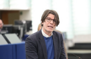 Speculazione eolica, Corrao chiede l’intervento della Commissione Ue