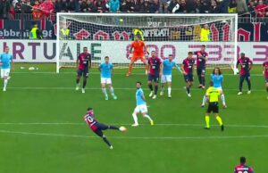 Fischi per un Cagliari allo sbando: la Lazio si impone 3-1