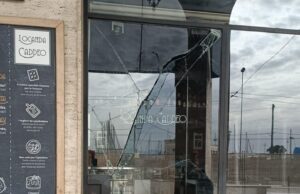 Cagliari, distrutta la vetrina di Locanda Caddeo