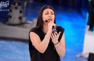 Amici23, la sarda Kia criticata da Rudy Zerbi: “Ti manca spontaneità”