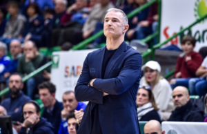Un terzo quarto shock frena la Dinamo: sconfitta a Brescia 94-87
