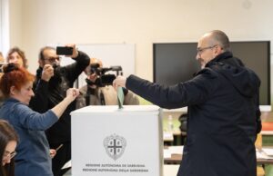 Regionali 2024, Paolo Truzzu ha votato a Cagliari