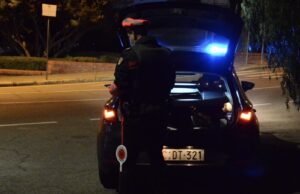Cagliari, scappa dai Carabinieri e getta la droga dal finestrino: 30enne nei guai