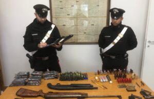 Orotelli, detenevano armi clandestine: arrestati madre e figlio
