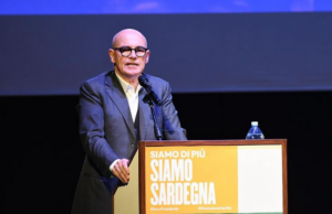 Tensione a Sassari: interrotto più volte il comizio di Soru