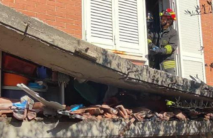 Stende il bucato e le crolla addosso il balcone: l’atroce morte di Anna Vacca