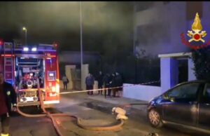 Fiamme in due palazzine a Quartu: tre inquilini soccorsi dal 118