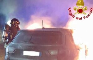 Oniferi, a fuoco l’auto del sindaco | L’ira dell’Anci: “Violenza barbara”