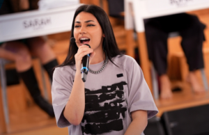 Amici23, l’inedito di Kia è coinvolgente ma la classifica non la premia