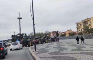 Olbia, arriva la protesta dei trattori: raduno al porto e corteo in città | Video