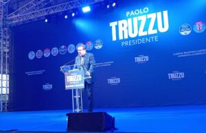 Salvini a Cagliari: “Cogl**ne chi guida drogato, sarà ritiro della patente” | Video