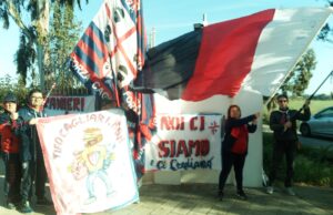 Cagliari in difficoltà, gruppo di tifosi ad Assemini per sostenere la squadra