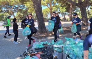 Cagliari, viale Buoncammino liberata da 600 kg di plastica