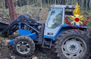 Tragedia nel Sassarese: agricoltore muore schiacciato dal trattore