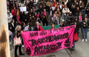 Non una di meno: in centinaia a Cagliari per i diritti delle donne
