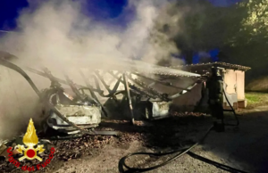 Nuovo attentato incendiario: tre mezzi a fuoco a Porto Pozzo