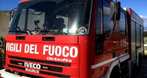 Vasto incendio tra Assemini e Macchiareddu