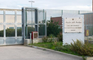 Osilo, accoltellò il padre nel sonno: la donna patteggia 4 anni