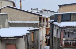 La neve imbianca la Sardegna: mezzi al lavoro nei punti critici