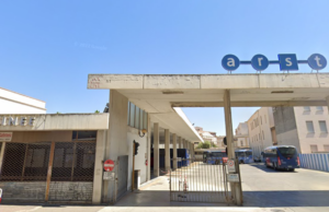 Palpeggia minorenne alla fermata dell’Arst: arrestato a Oristano