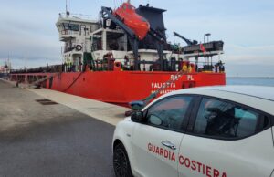 Pericolo per equipaggio e ambiente: stop a due mercantili al porto di Cagliari