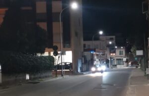 Iglesias, lampioni manomessi | Il sindaco: “Abbiamo le foto, occhio”