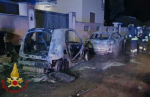 Notte di fuoco a Olbia: due auto completamente distrutte