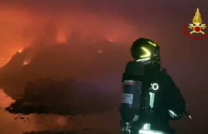 Quartu, incendio devastante in un capannone di via Pira