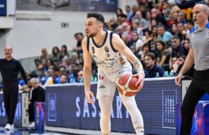 Pesaro sorprende Sassari nel finale: sconfitta inaspettata della Dinamo