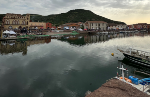 Paura a Bosa, durante il Beer Fest: giovane cade nel fiume