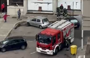Cagliari, paura in piazza Is Maglias: auto in fiamme