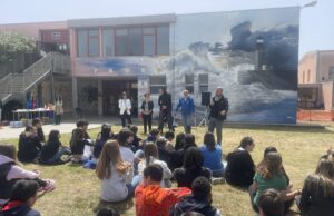 Flumini, nuovo murale di Manu Invisible realizzato con gli studenti