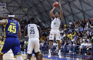 La strigliata è servita: la Dinamo Sassari strapazza Scafati