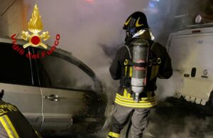 Terzo incendio nel nord Sardegna: a fuoco un’auto parcheggiata