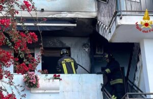 Incendio in appartamento a Cagliari: in fiamme bombola sul balcone