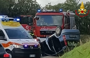 Auto finisce fuori strada ad Alghero: tre persone in ospedale